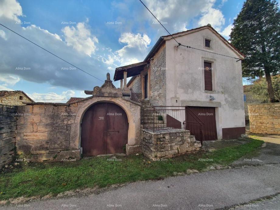Dve stari kamniti hiši, Tinjan.