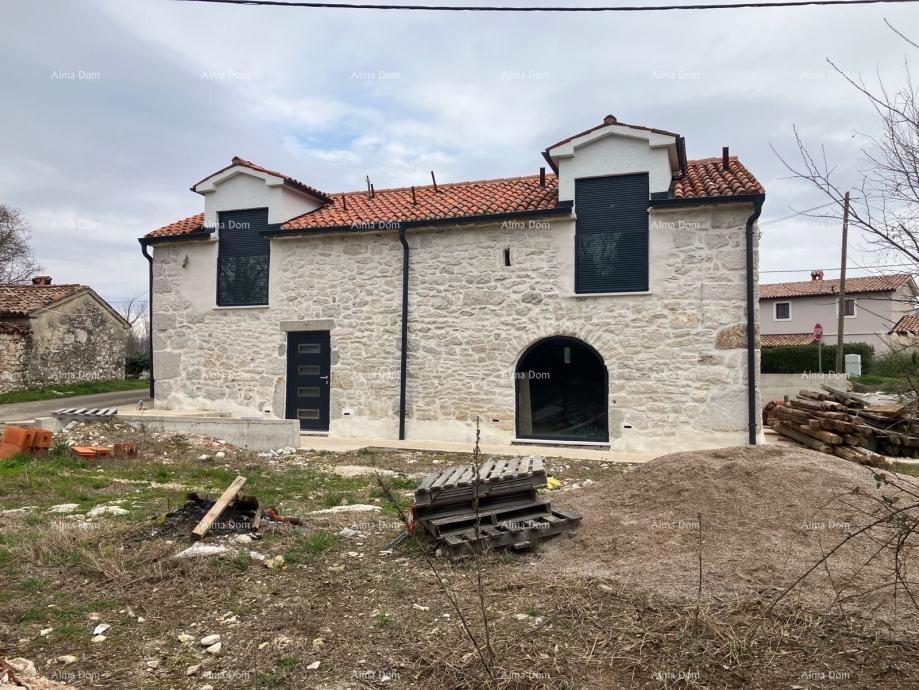 Kamnita Hiša na Prodajo