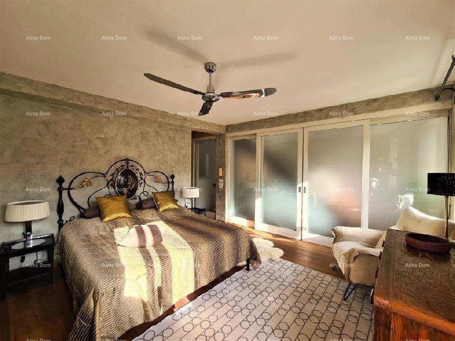 V centru Rovinja se nahaja moderna in udobna hiža.
