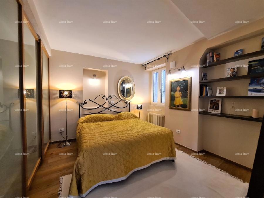 V centru Rovinja se nahaja moderna in udobna hiža.