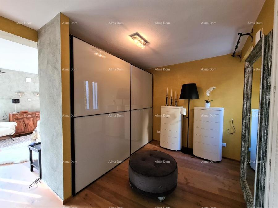 V centru Rovinja se nahaja moderna in udobna hiža.