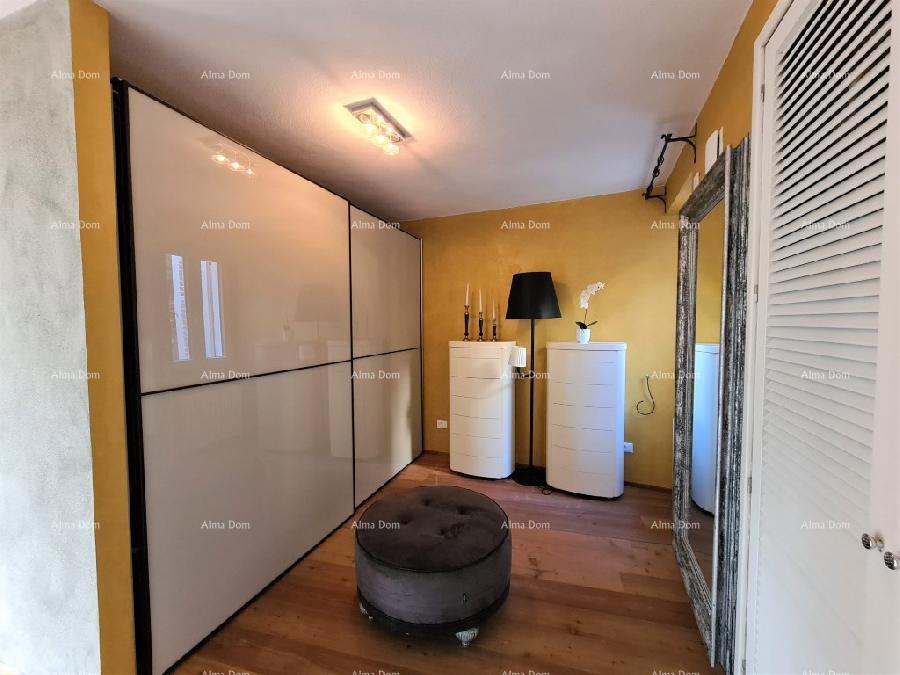 V centru Rovinja se nahaja moderna in udobna hiža.