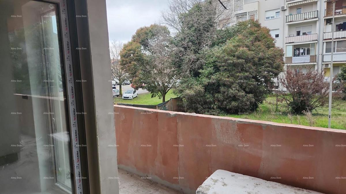 Poreč, stanovanjsko poslovni objekt v gradnji s stanovanji in podzemnimi garažami.