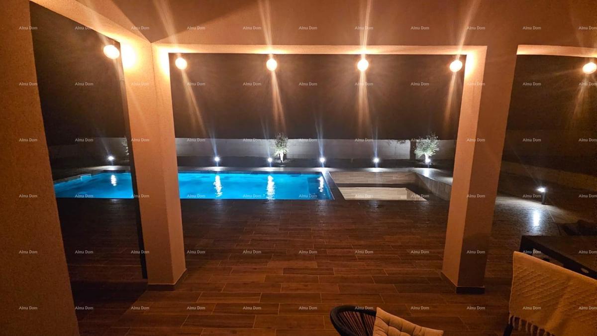 Prekrasna hiša s bazenom in vrtom blizu Labina
