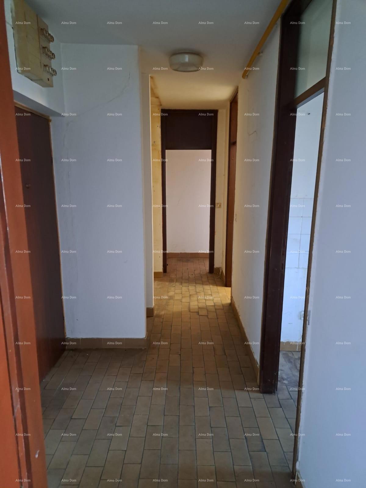 tanovanje za Prenovo, Blizu Mestnega Središča, Pula!