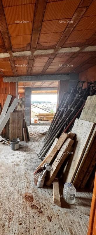 Medulinska ulica, veliko stanovanje z garažnim mestom za dva vozila. S4