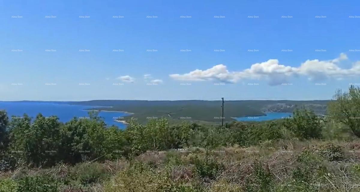 Raša (Istra) - gradbeno zemljišče z lokacijskim dovoljenjem, čudovit pogled na morje!