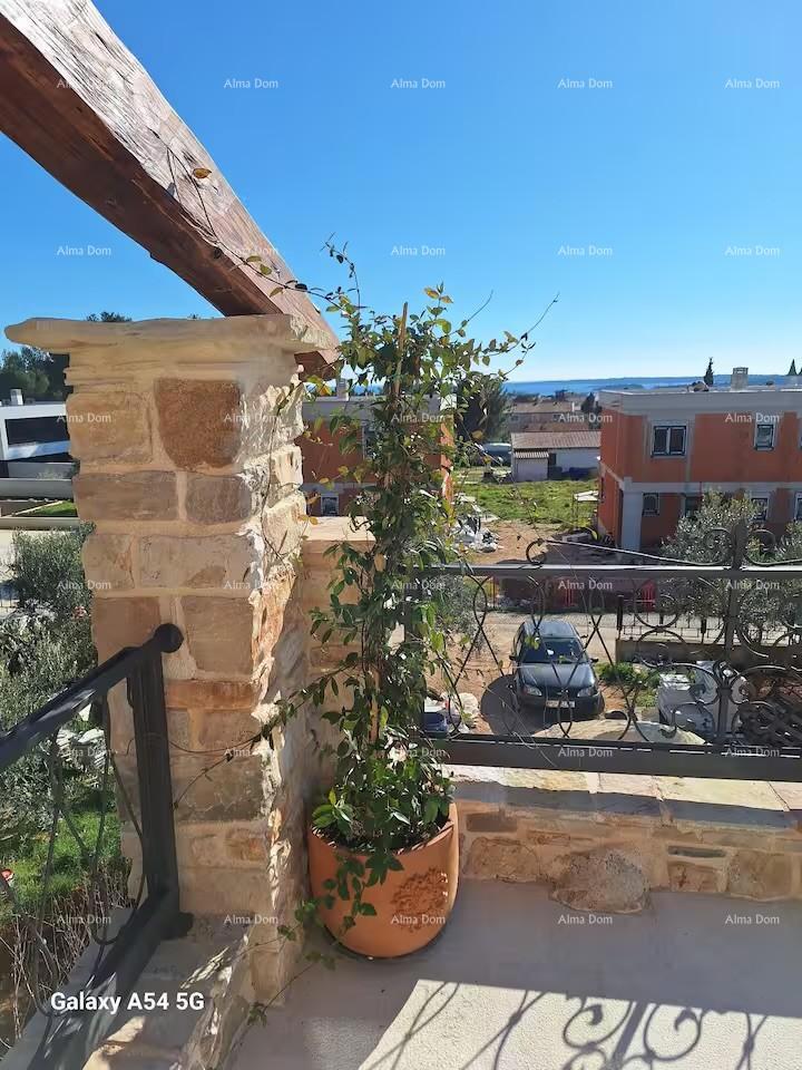 Dolgoročni najem! Luksuzna kamnita vila v mediteranskem slogu s čudovitim pogledom na morje! Medulin!
