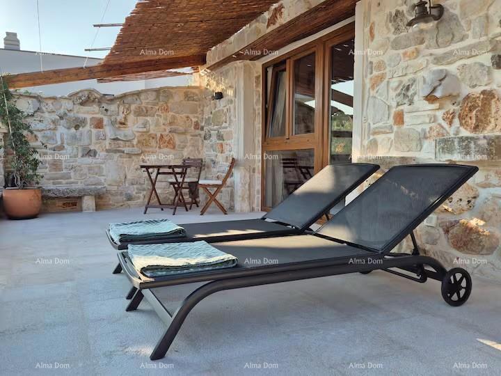 Dolgoročni najem! Luksuzna kamnita vila v mediteranskem slogu s čudovitim pogledom na morje! Medulin!