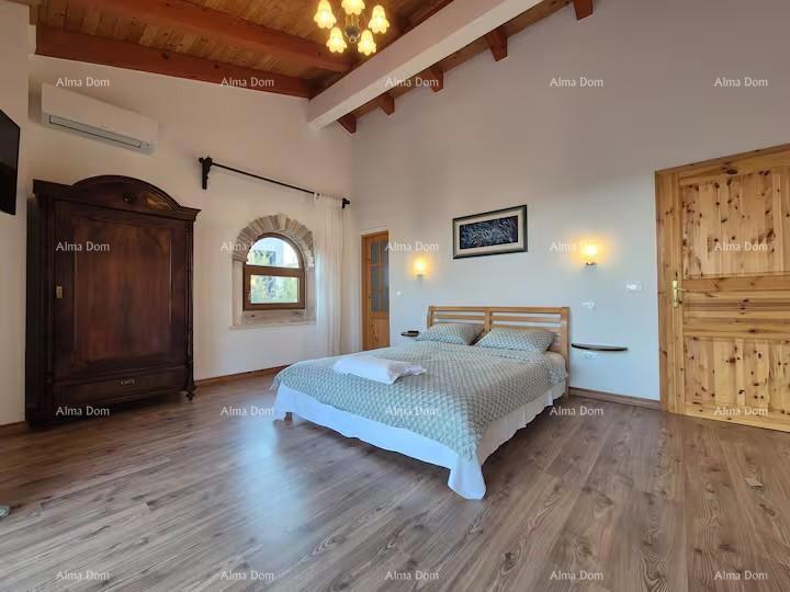 Dolgoročni najem! Luksuzna kamnita vila v mediteranskem slogu s čudovitim pogledom na morje! Medulin!