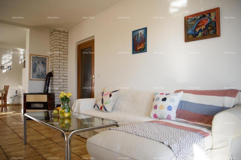 PREMANTURA – čudovita hiša s tremi stanovanji