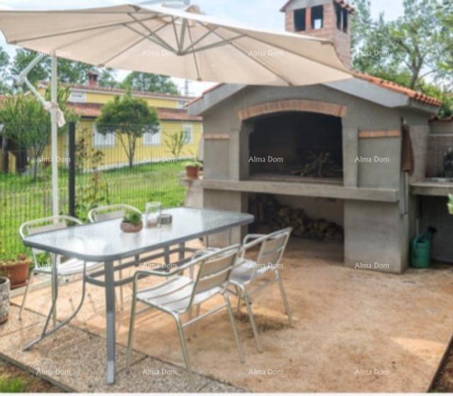 POREČ, Samostoječa hiša s bazenom in 5 stanovanjskimi enotami