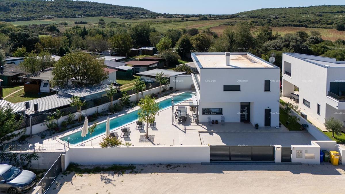 Prodaja - novo zgrajena, moderna in ekskluzivna vila s bazenom, Volme, Pula!