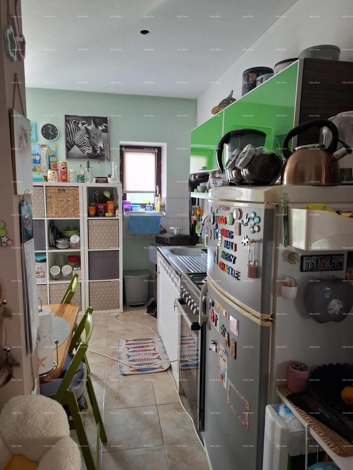 Renovirana kamnita hiša v nizu – 4 km od centra Pule