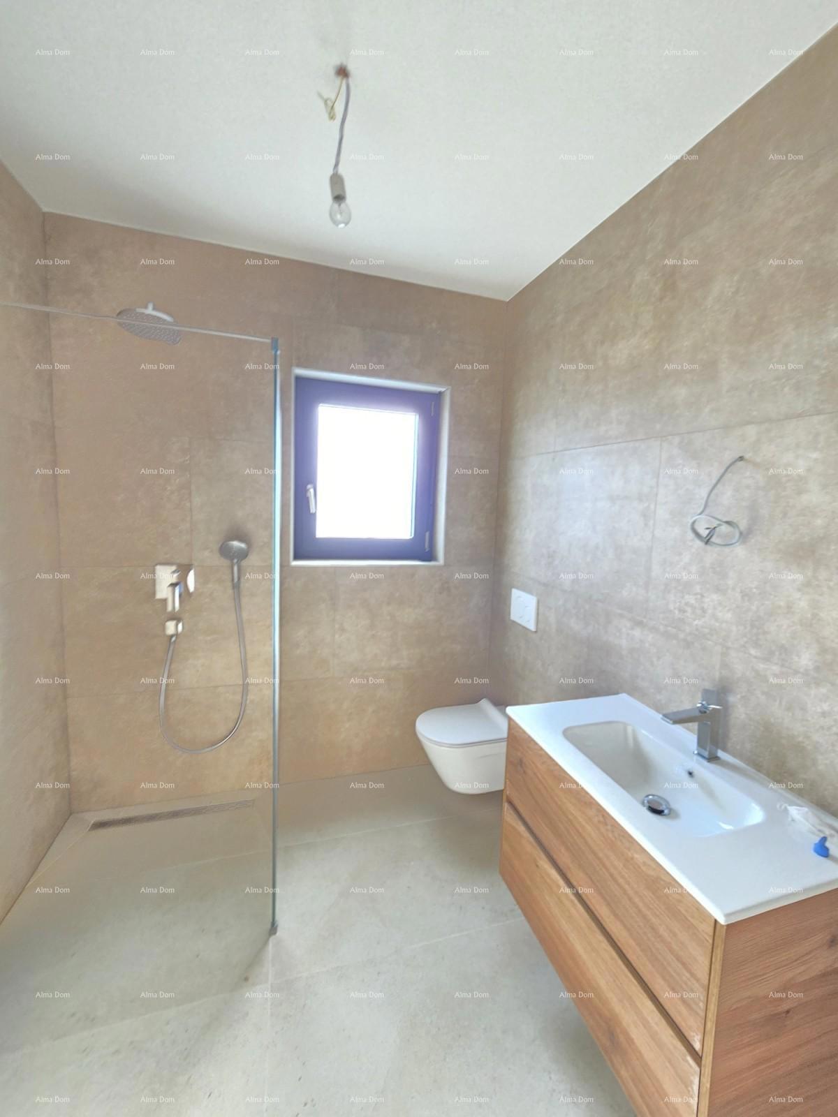 Trosobno stanovanje v 1. nadstropju novogradnje v bližini morja