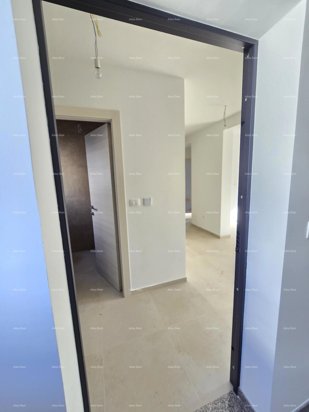 Trosobno stanovanje v 1. nadstropju novogradnje v bližini morja