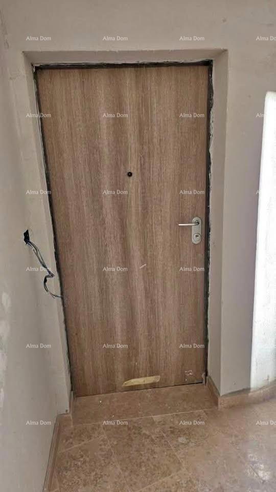 Prodaja stanovanja v novogradnji s parkirnim mestom, Valbandon!