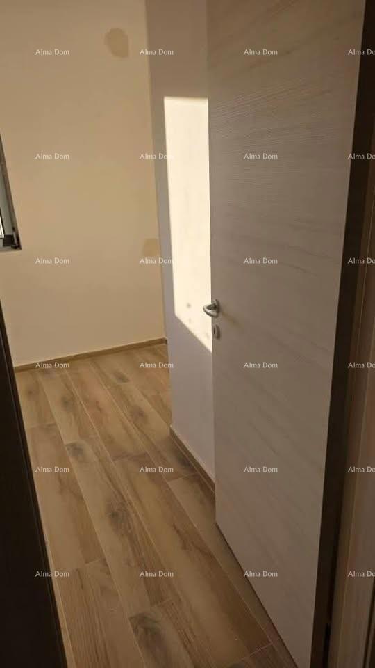 Prodaja stanovanja v novogradnji s parkirnim mestom, Valbandon!