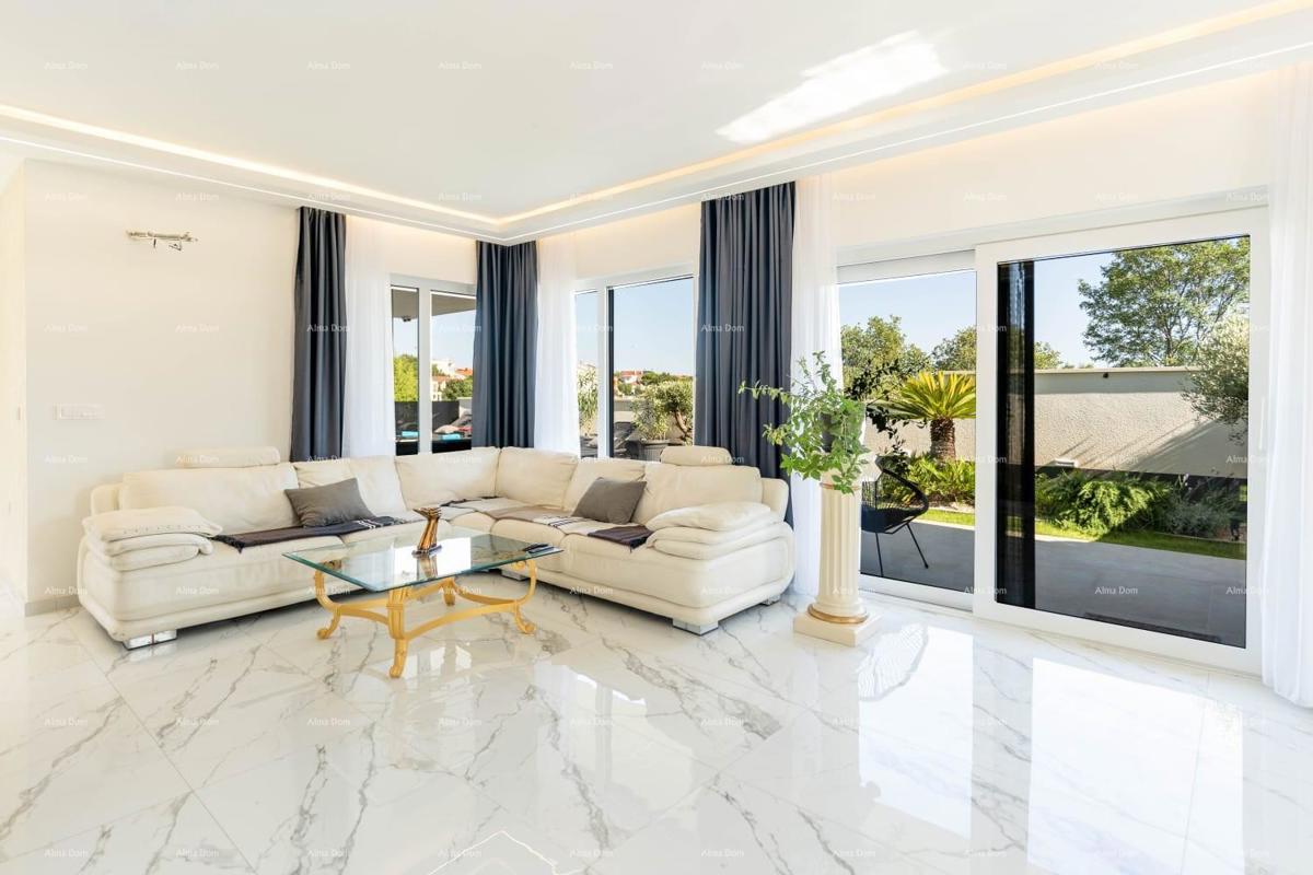 Moderna hiša z bazenom na odlični lokaciji, Medulin!