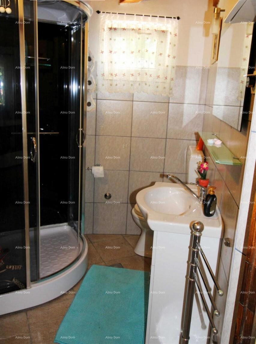 MEDULIN – AVTENTIČNA ISTRSKA HIŠA (KAŽUN) Z VRTOM, 600 M OD MORJA