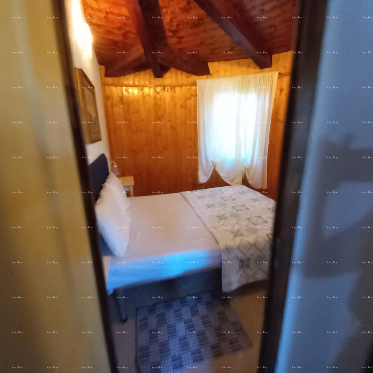 MEDULIN – AVTENTIČNA ISTRSKA HIŠA (KAŽUN) Z VRTOM, 600 M OD MORJA