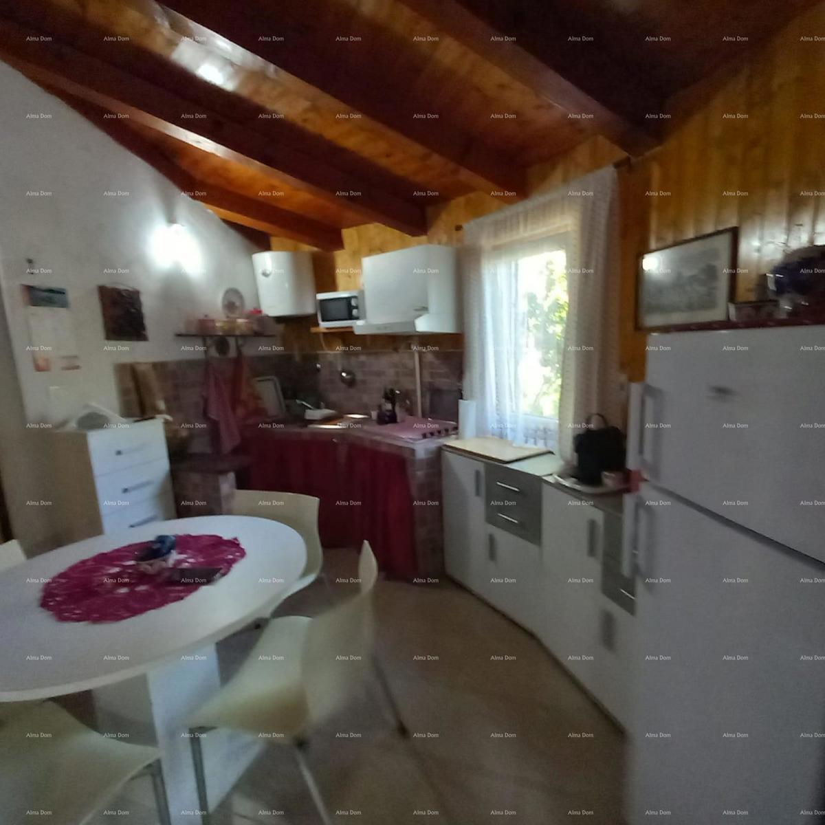 MEDULIN – AVTENTIČNA ISTRSKA HIŠA (KAŽUN) Z VRTOM, 600 M OD MORJA