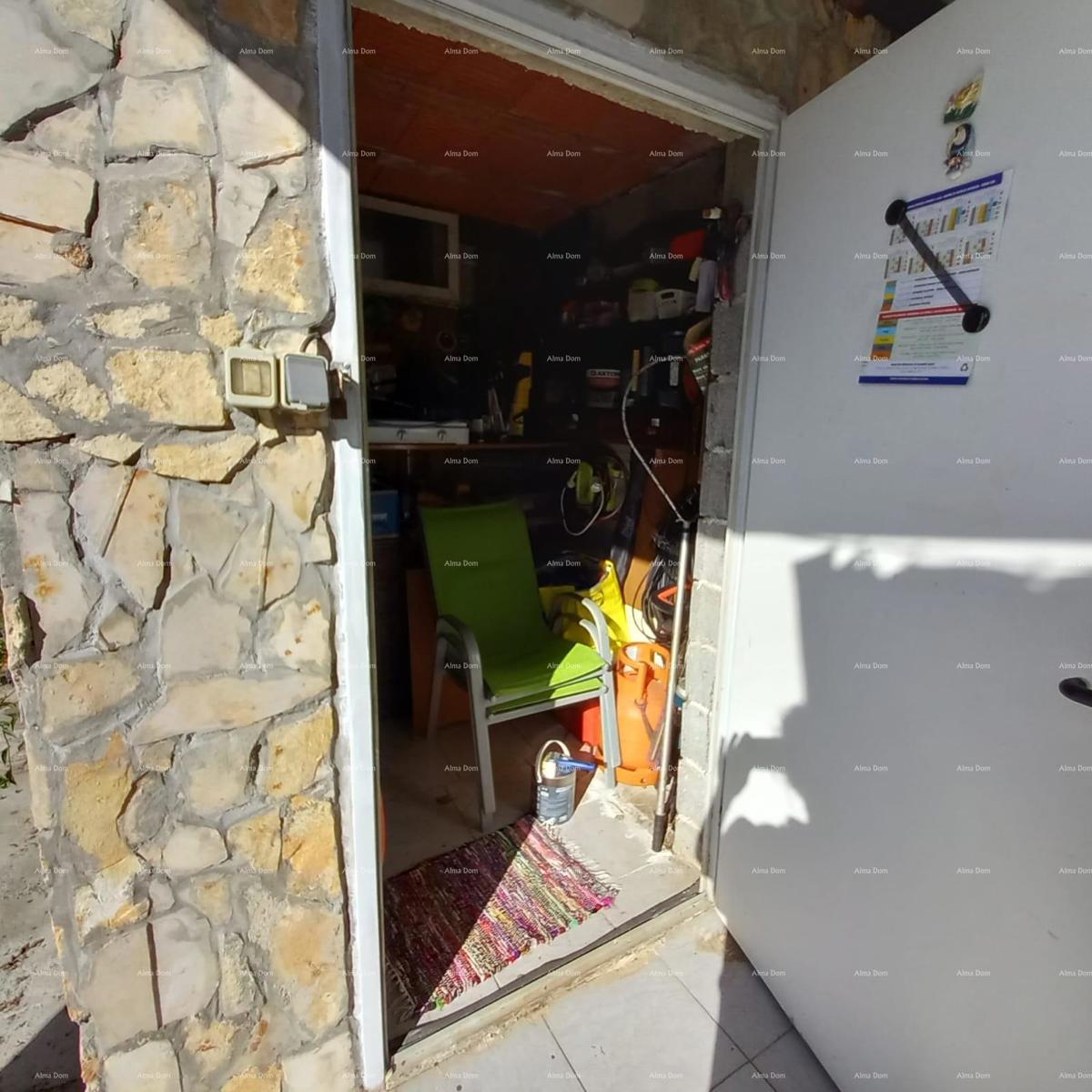 MEDULIN – AVTENTIČNA ISTRSKA HIŠA (KAŽUN) Z VRTOM, 600 M OD MORJA