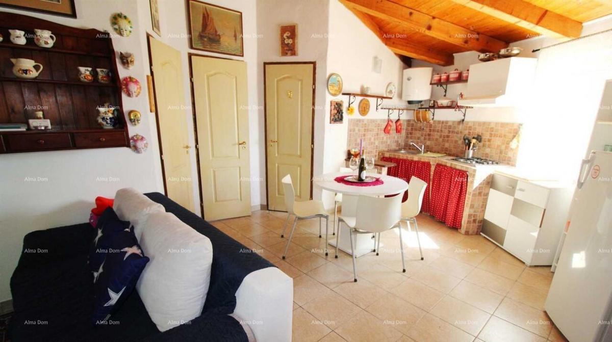 MEDULIN – AVTENTIČNA ISTRSKA HIŠA (KAŽUN) Z VRTOM, 600 M OD MORJA