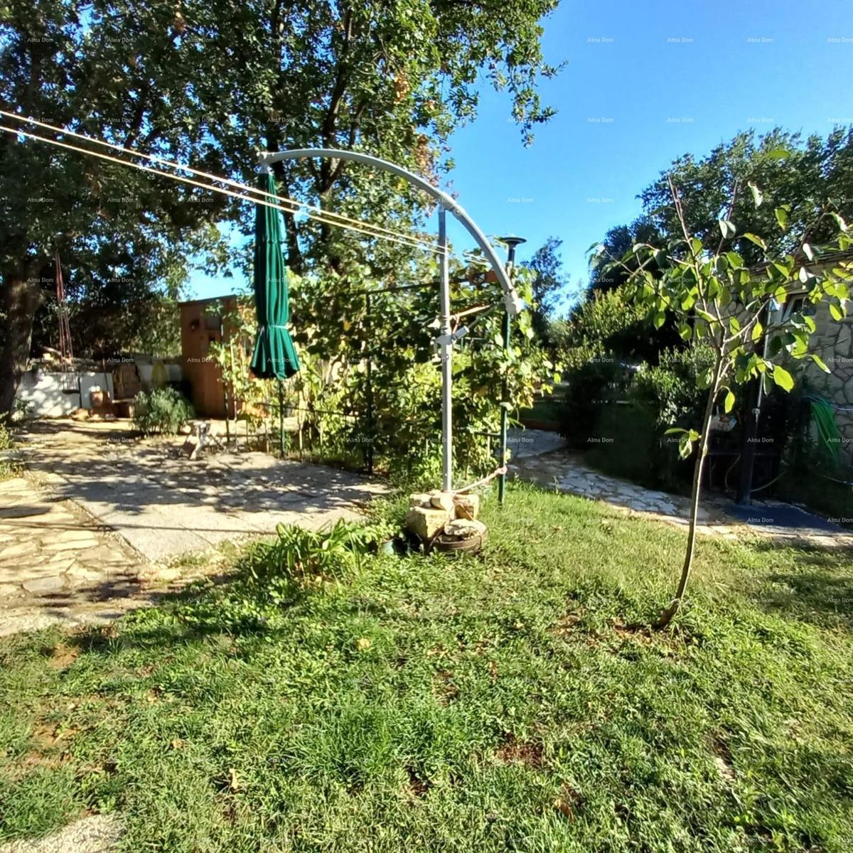 MEDULIN – AVTENTIČNA ISTRSKA HIŠA (KAŽUN) Z VRTOM, 600 M OD MORJA