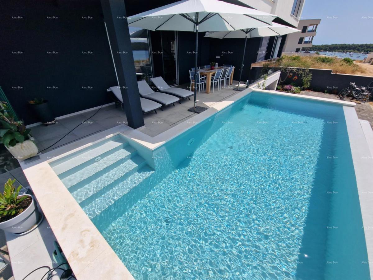 Prodaja luksuzne vile v Medulinu – 100 m od morja