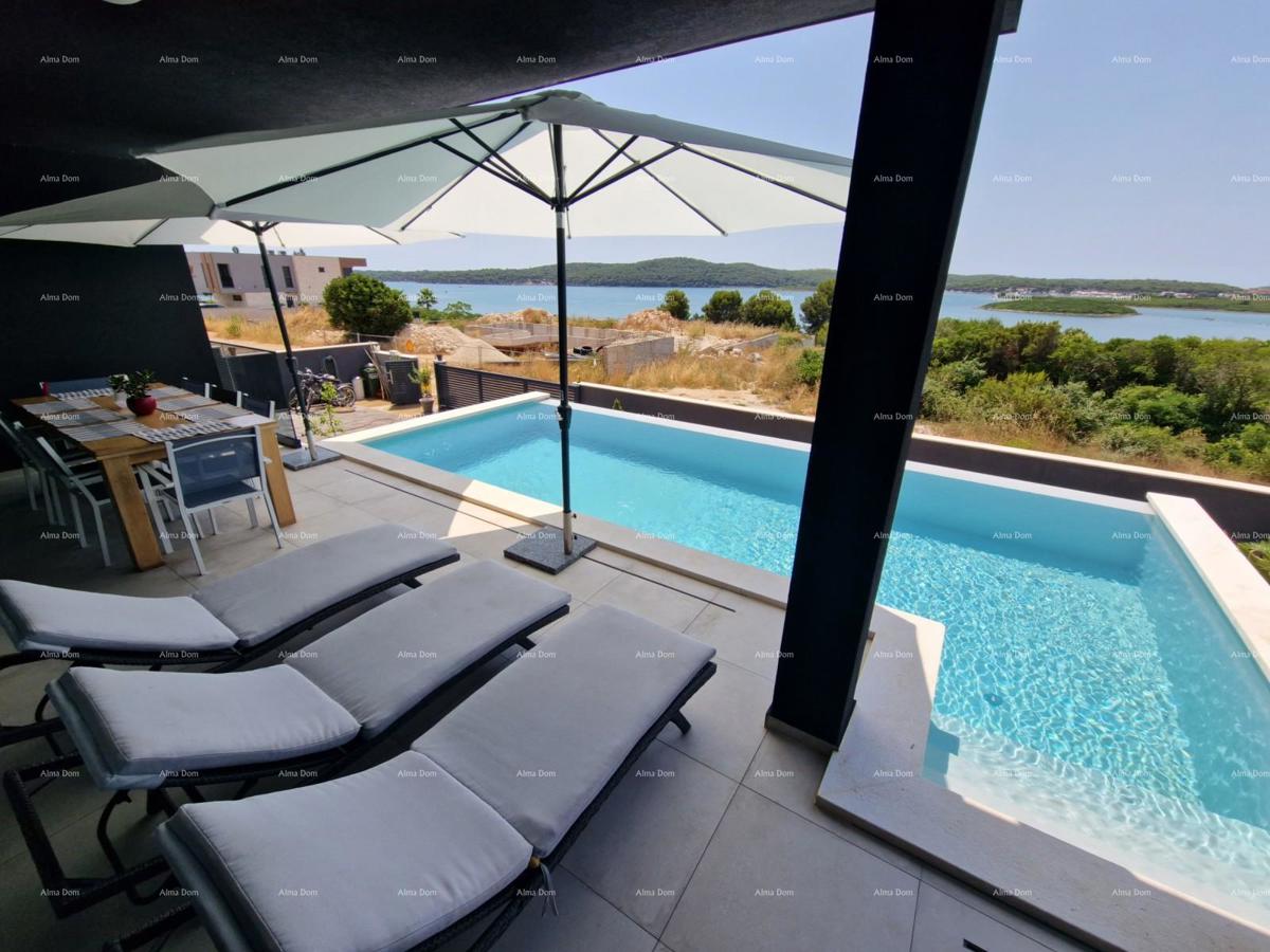 Prodaja luksuzne vile v Medulinu – 100 m od morja