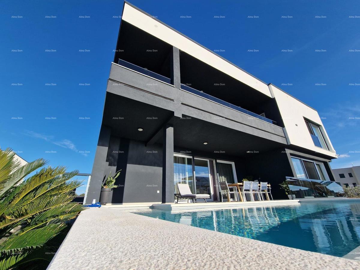 Prodaja luksuzne vile v Medulinu – 100 m od morja