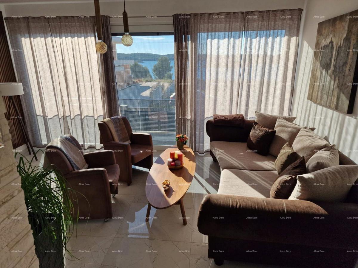 Prodaja luksuzne vile v Medulinu – 100 m od morja