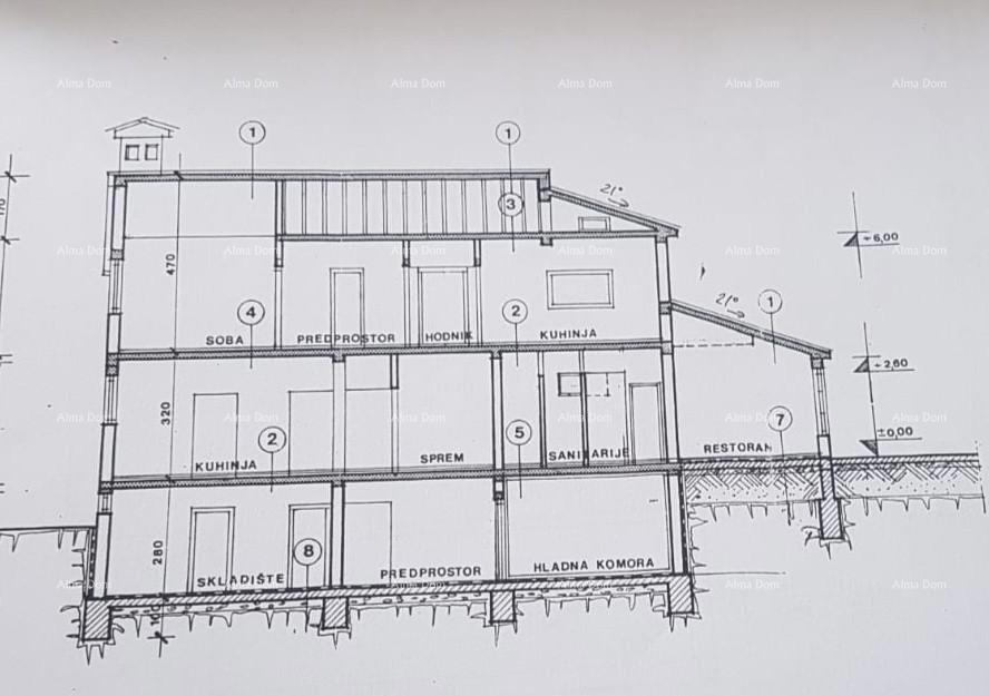 Umag. Lepa hiša s šestimi apartmaji.