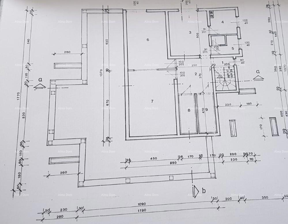 Umag. Lepa hiša s šestimi apartmaji.