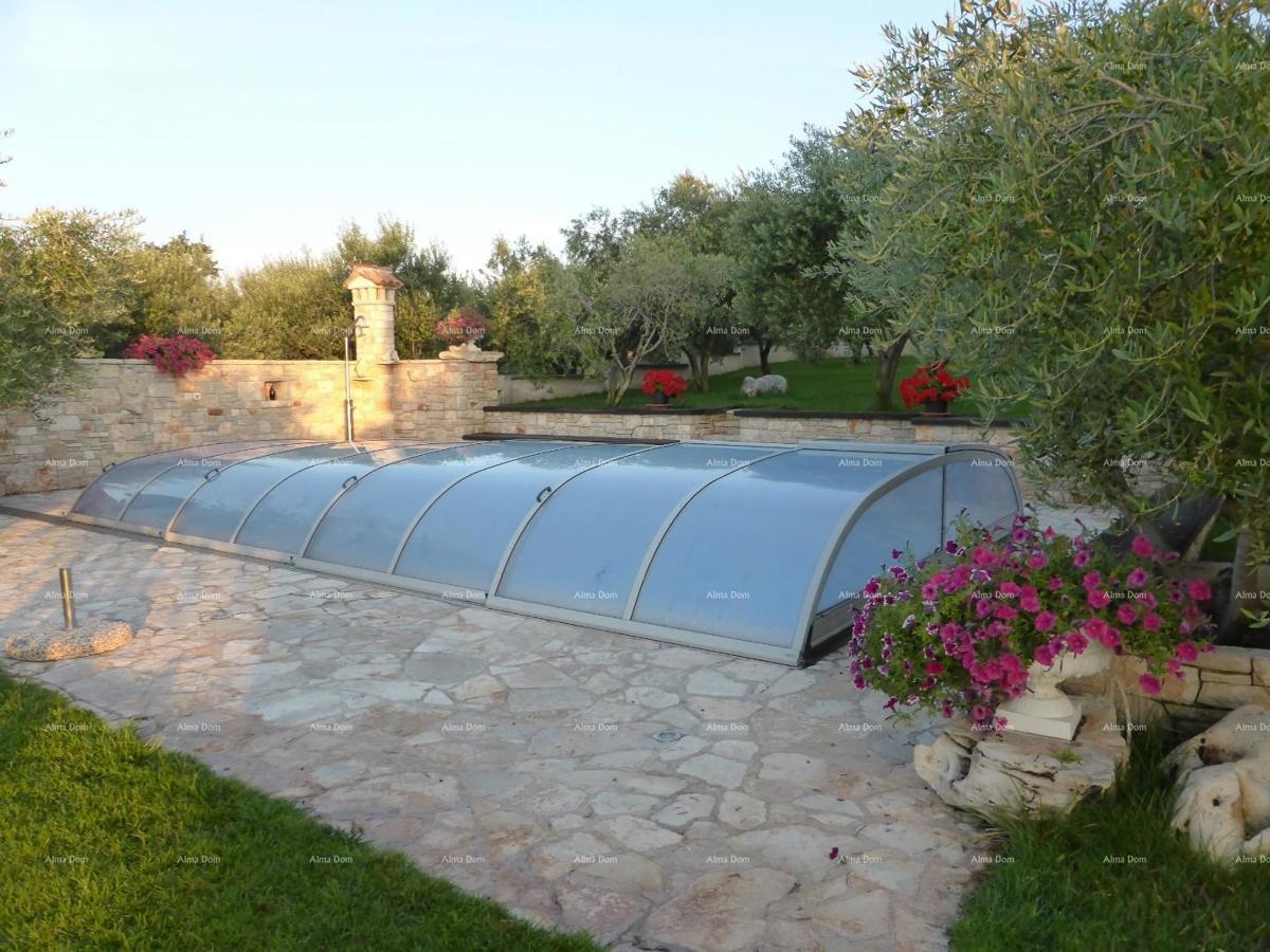 Prodaje se vila, Marčana.