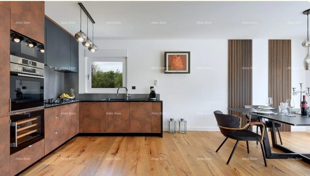 Prelepa, moderna hiša s bazenom in garažo, Krnica! Vseljivo takoj!