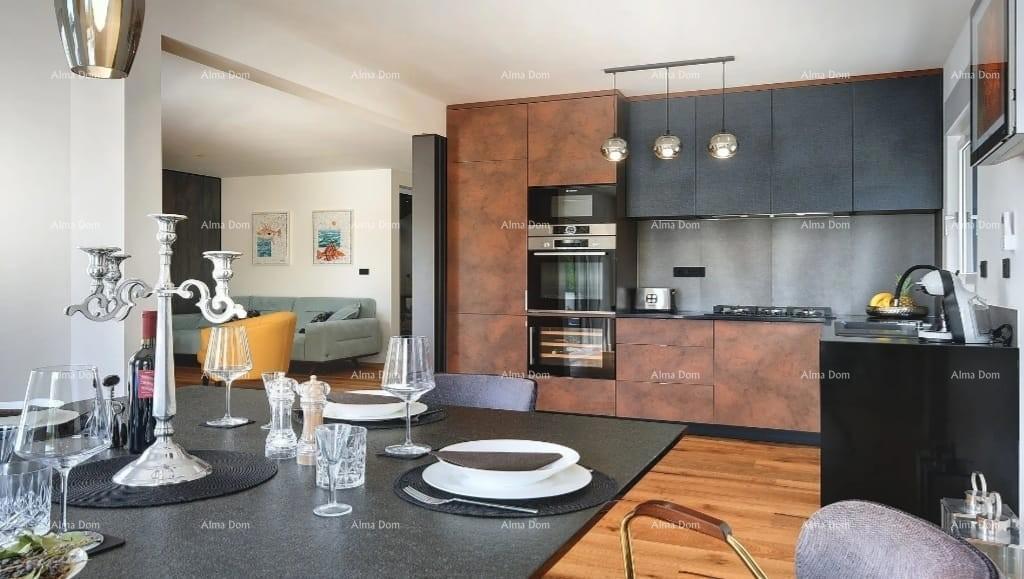 Prelepa, moderna hiša s bazenom in garažo, Krnica! Vseljivo takoj!