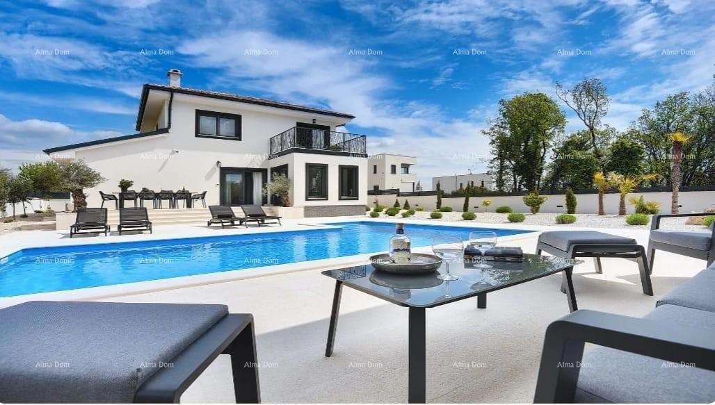 Prelepa, moderna hiša s bazenom in garažo, Krnica! Vseljivo takoj!