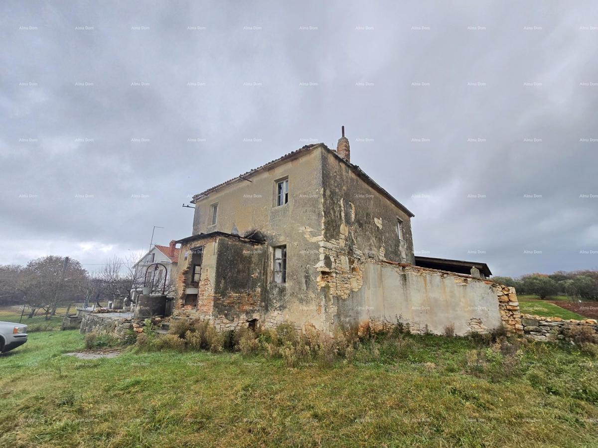 Galižana – kamena hiša z gradbenim zemljiščem in šterno