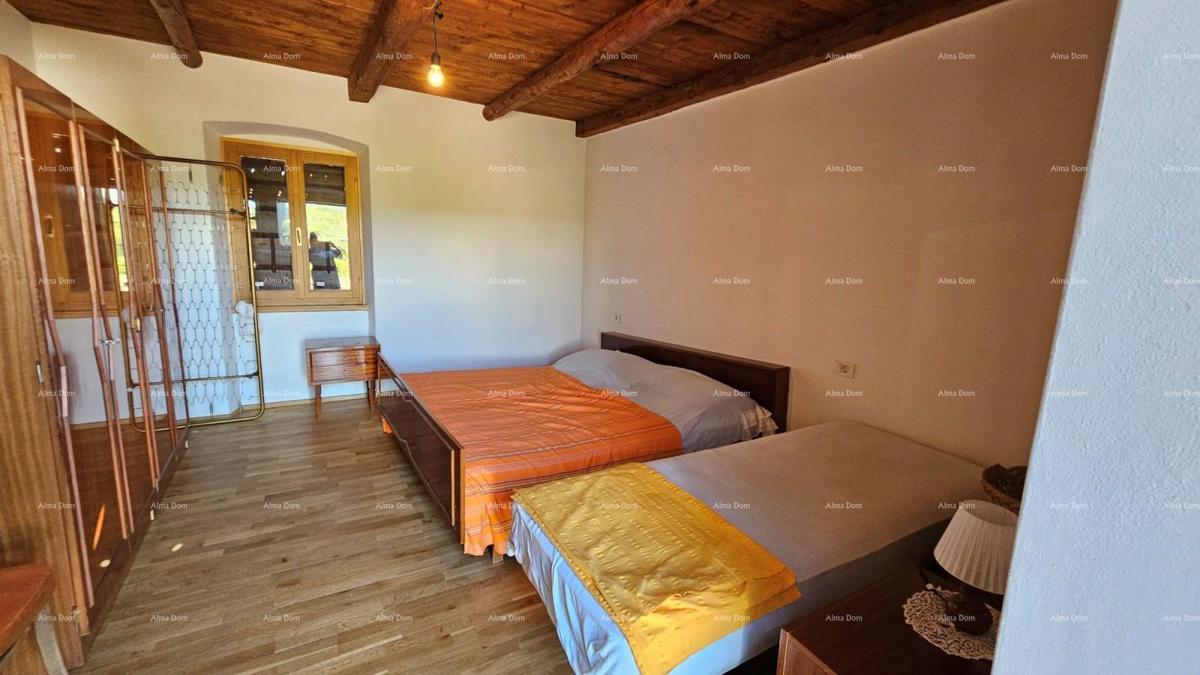 Prodaja - avtentična kamnita hiša z 2 pomožnima objektoma in prostornim dvoriščem, Brtonigla!