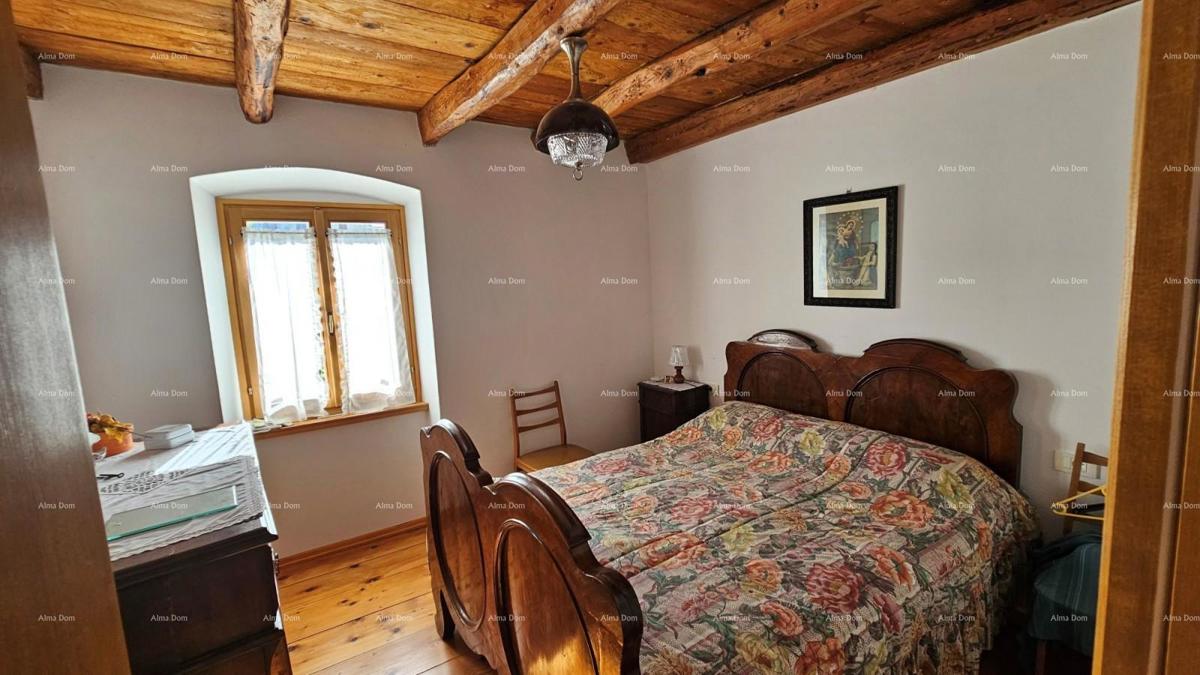Prodaja - avtentična kamnita hiša z 2 pomožnima objektoma in prostornim dvoriščem, Brtonigla!