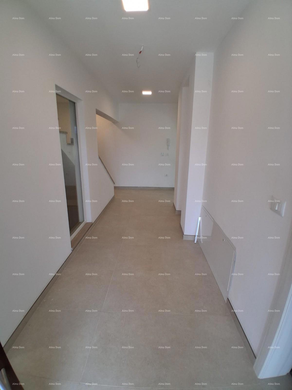 Prodaja - luksuzna hiša na veliki parceli z bazenom, wellness sobo in telovadnico, Poreč!