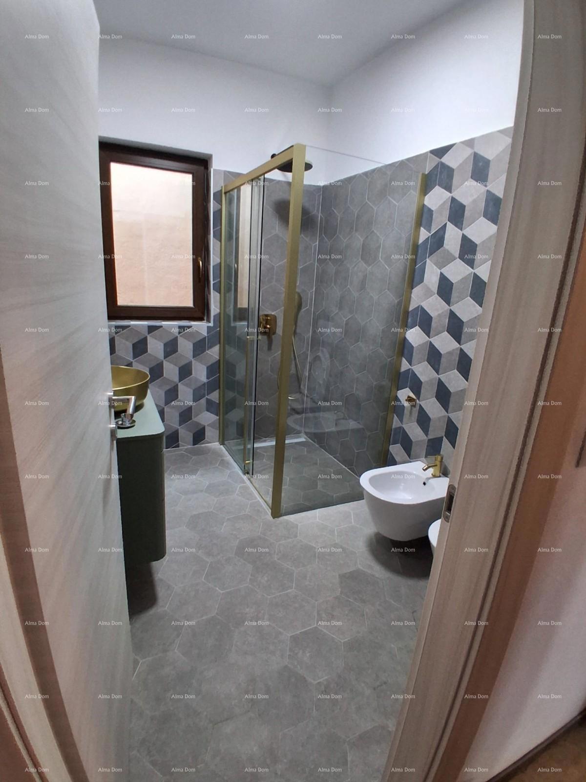 Prodaja - luksuzna hiša na veliki parceli z bazenom, wellness sobo in telovadnico, Poreč!