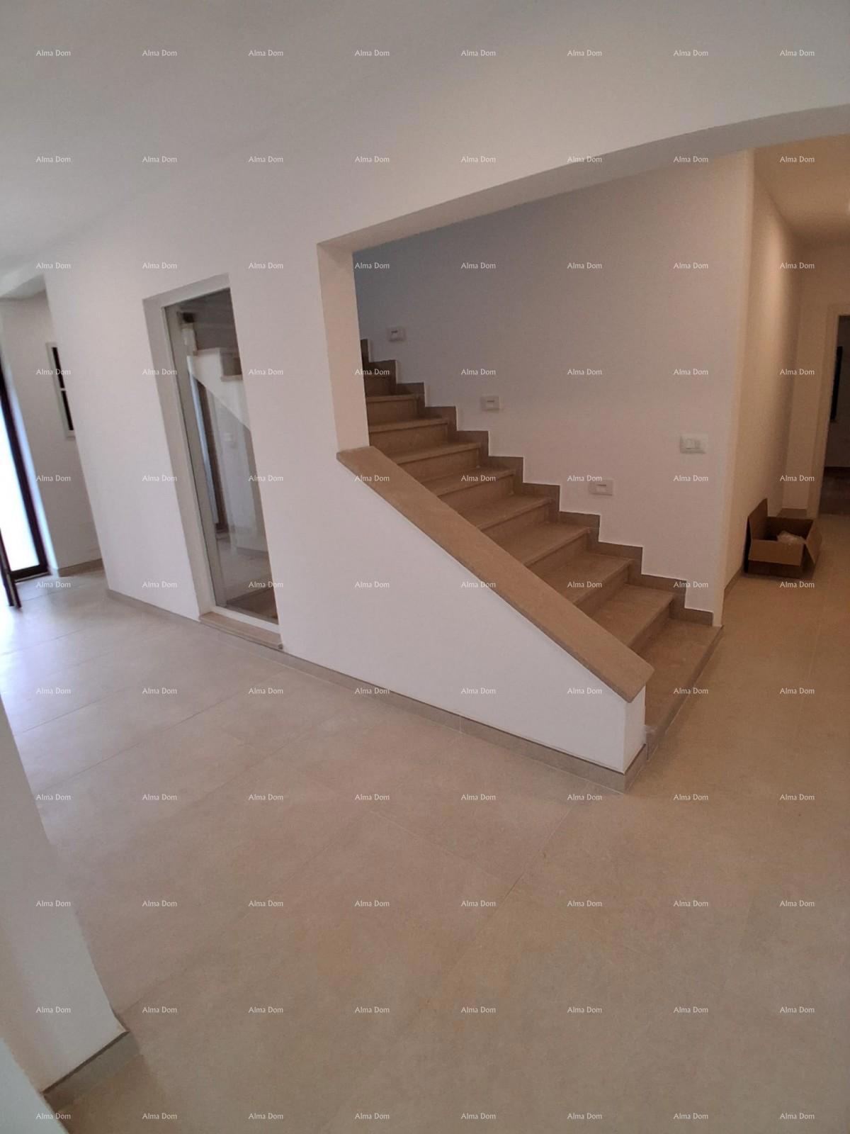 Prodaja - luksuzna hiša na veliki parceli z bazenom, wellness sobo in telovadnico, Poreč!