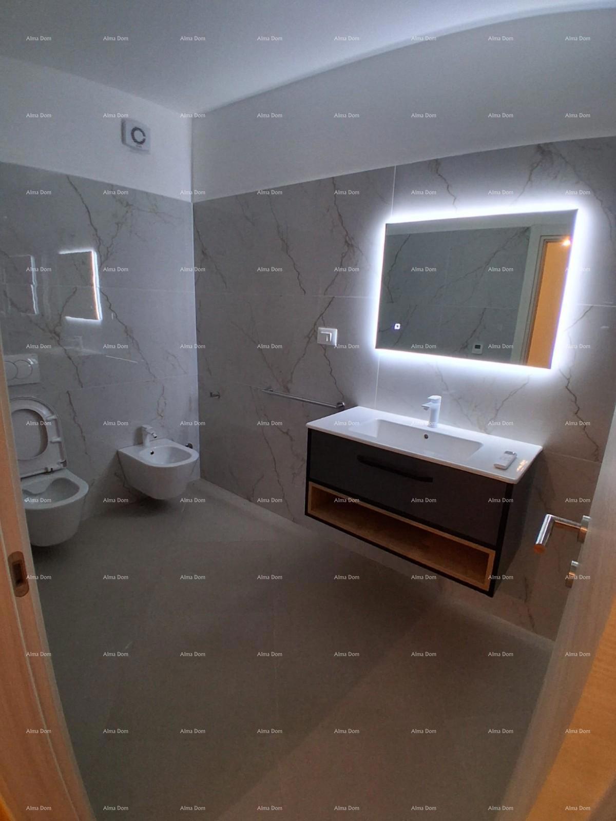 Prodaja - luksuzna hiša na veliki parceli z bazenom, wellness sobo in telovadnico, Poreč!