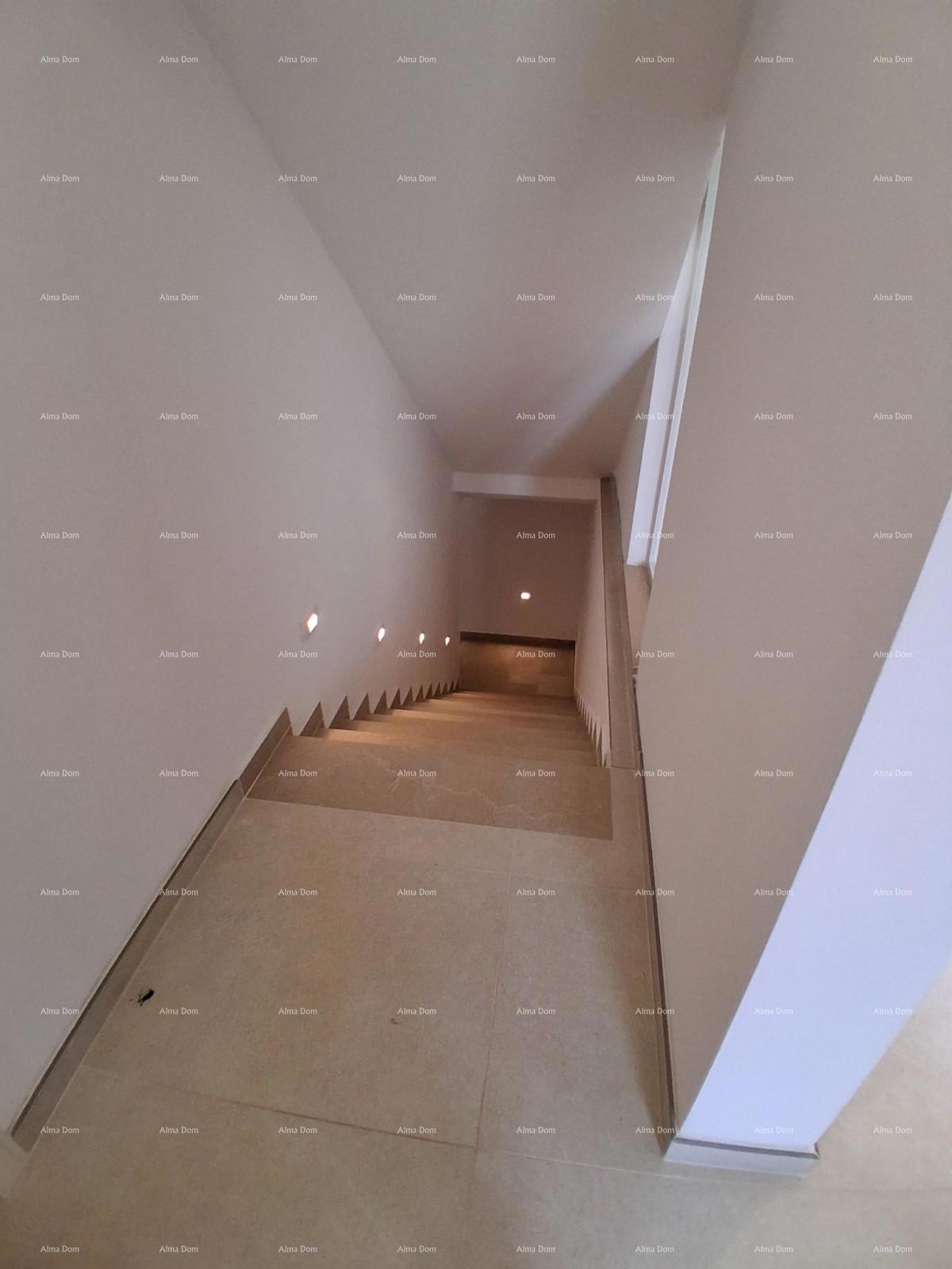 Prodaja - luksuzna hiša na veliki parceli z bazenom, wellness sobo in telovadnico, Poreč!