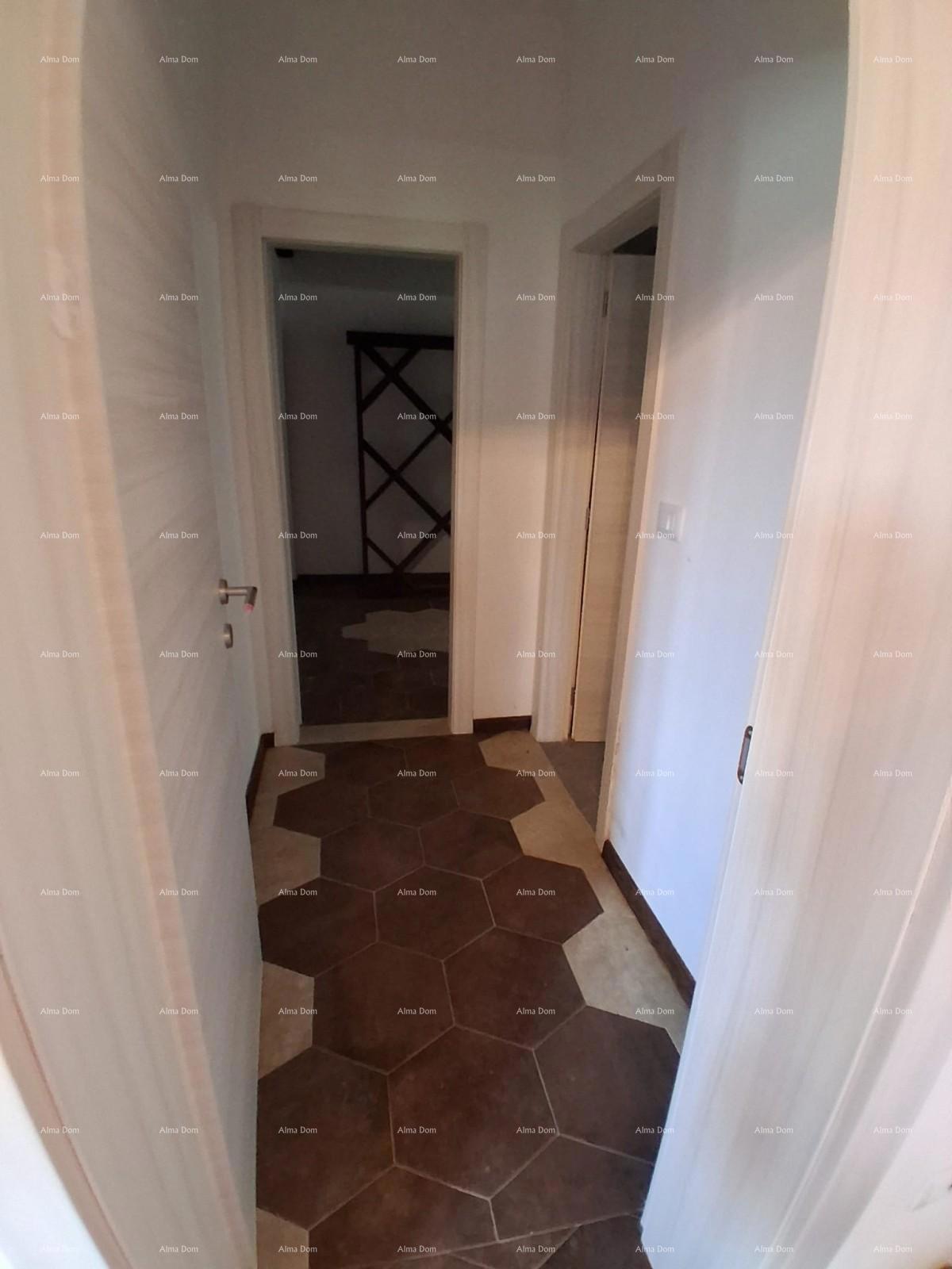 Prodaja - luksuzna hiša na veliki parceli z bazenom, wellness sobo in telovadnico, Poreč!