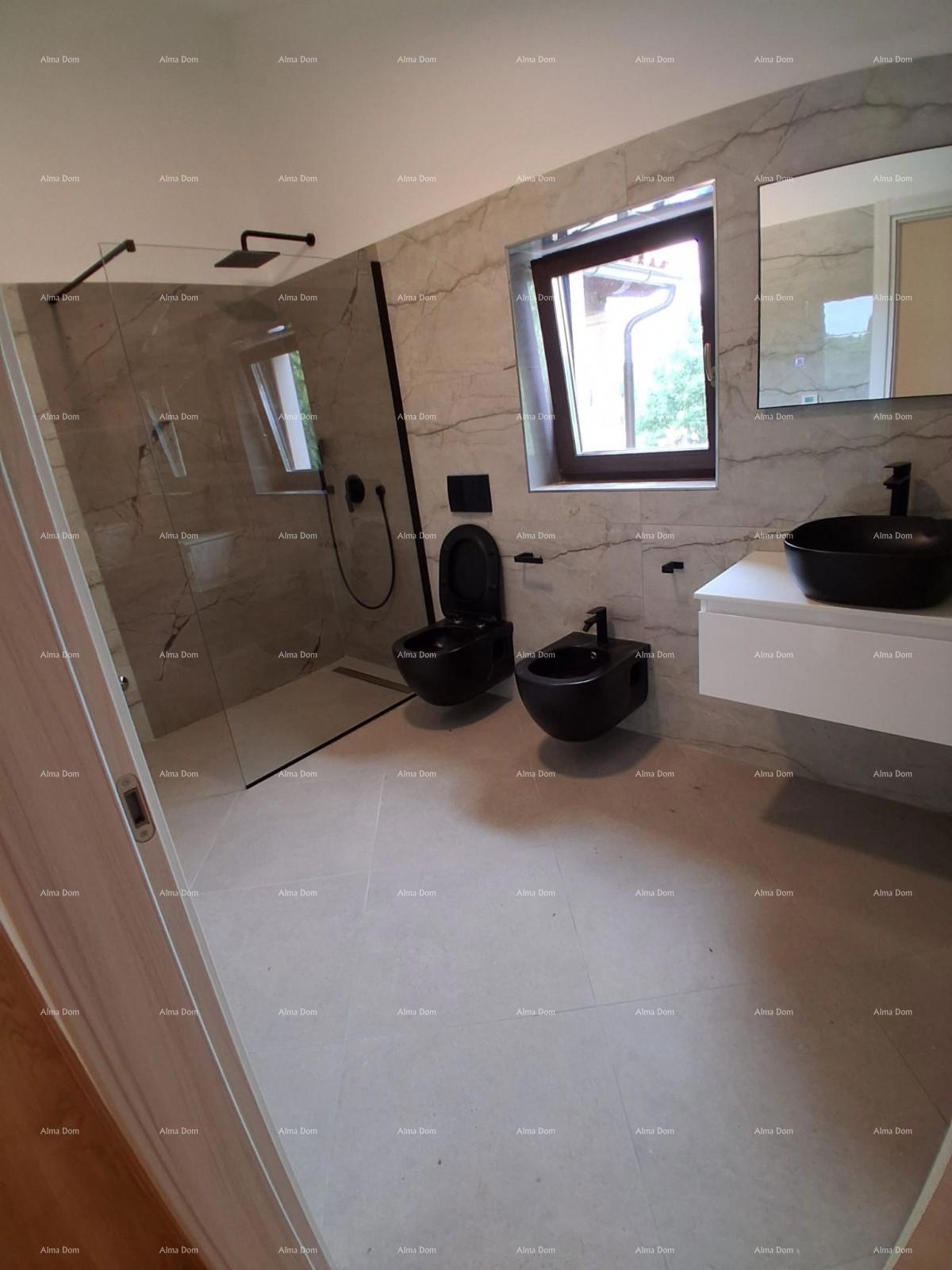 Prodaja - luksuzna hiša na veliki parceli z bazenom, wellness sobo in telovadnico, Poreč!