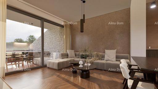 Duplex hiša s bazenom!